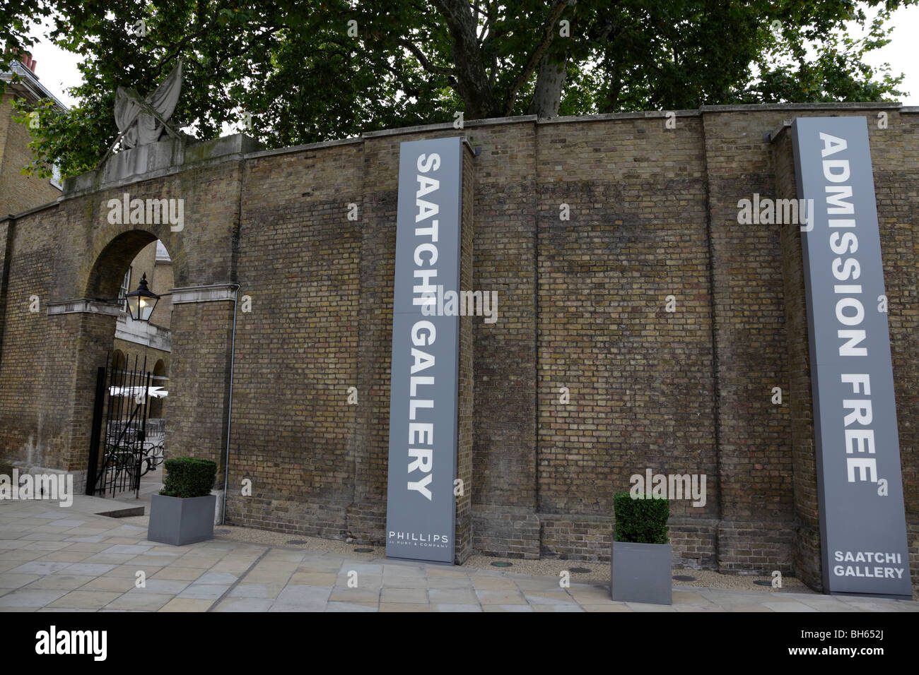 Exterior del duque de yorks ahora sede de la Saatchi Gallery de Chelsea, Londres, Gran Bretaña. Foto de stock