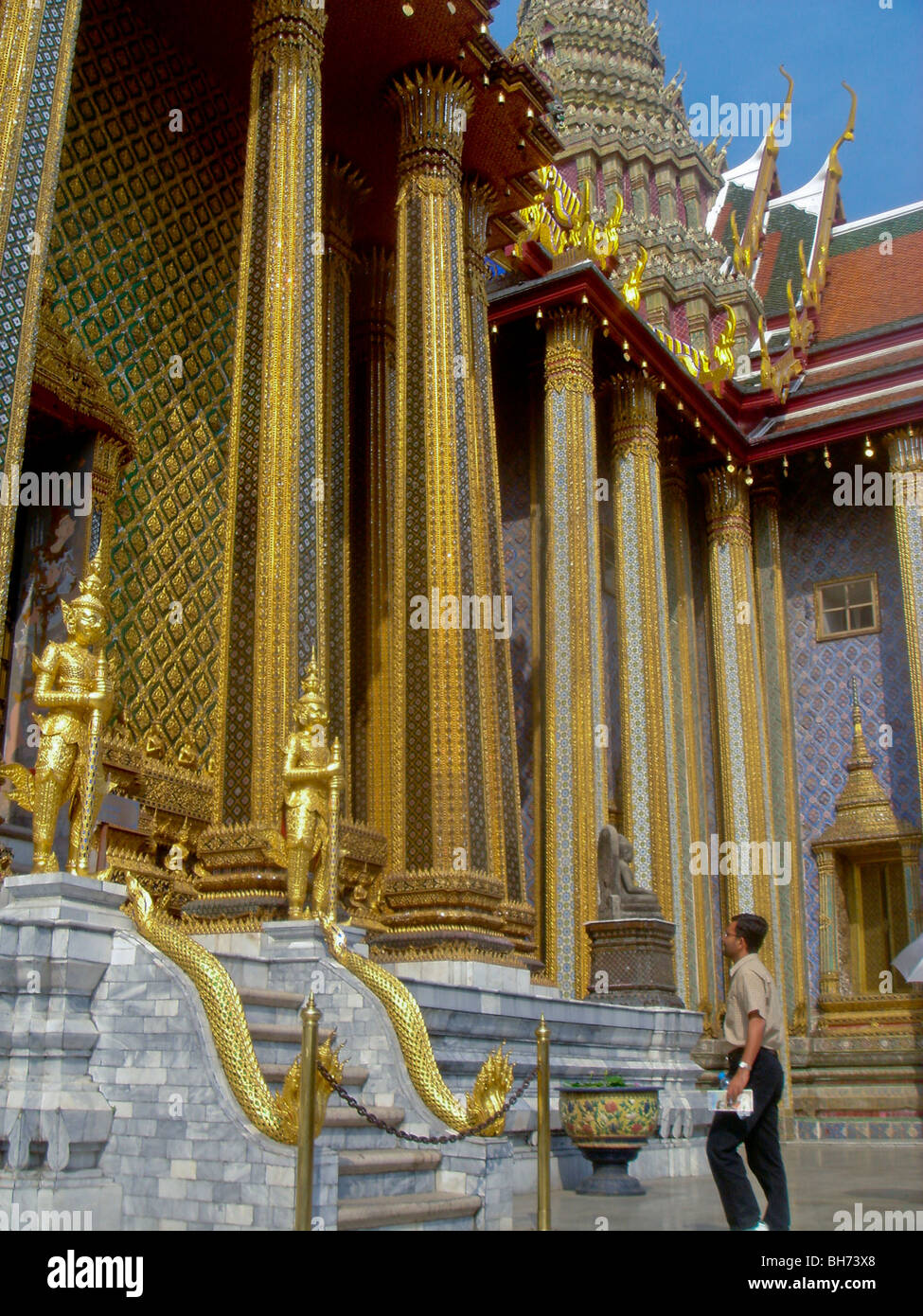 Bangkok, Tailandia, Palacio Real, Exterior, Templo Wat, frontal Foto de stock