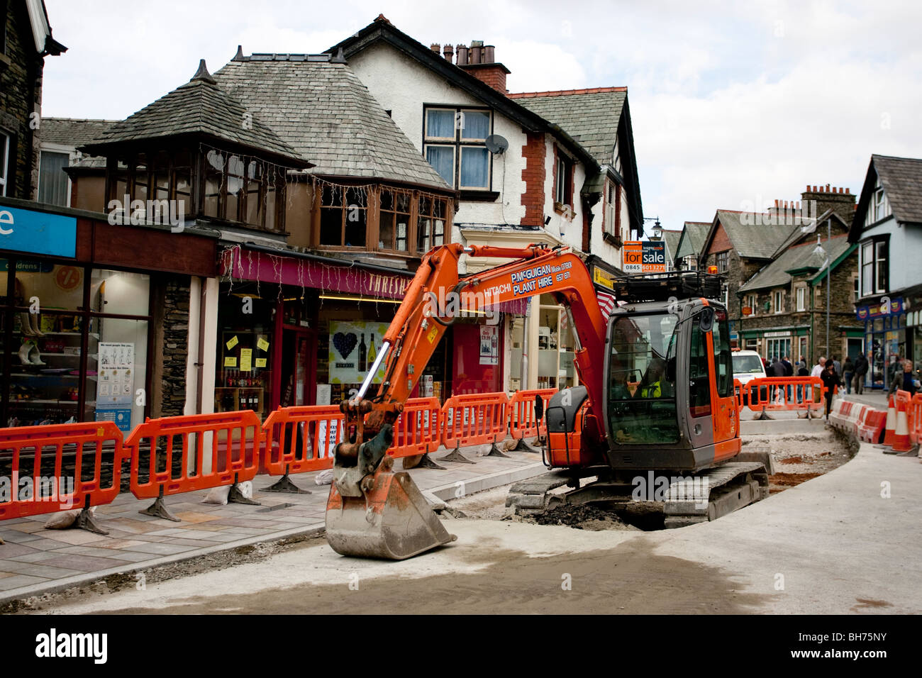 P.McGuigan Plant Hire Hitachi Zaxis excavadora mediano 75 US Foto de stock