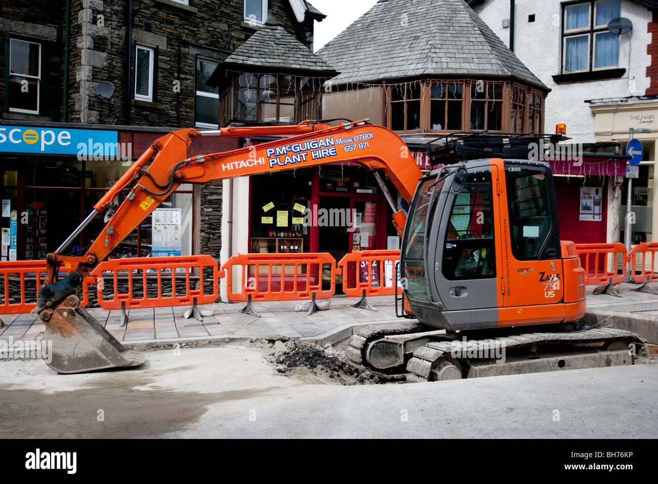 P.McGuigan Plant Hire Hitachi Zaxis excavadora mediano 75 US Foto de stock