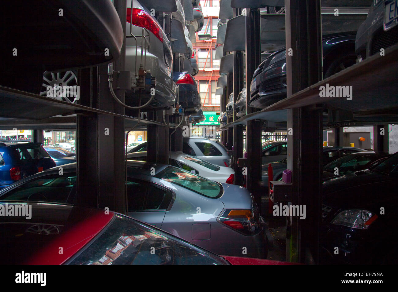Aparcamiento vertical en Manhattan, Nueva York Foto de stock
