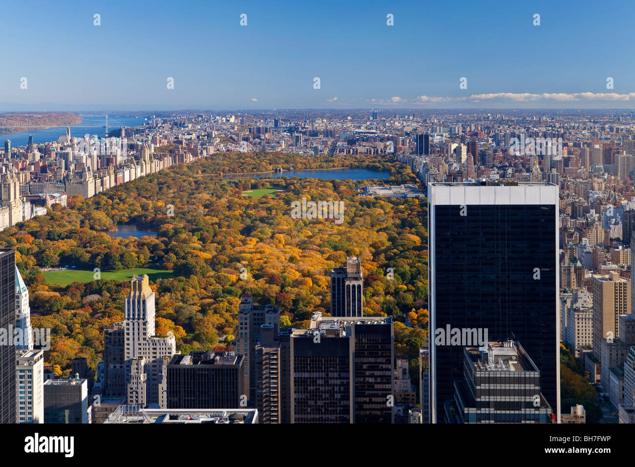 Ee.Uu., la ciudad de Nueva York, Manhattan, Vista de Uptown Manhattan y Central Park, desde la cubierta de observación del Rockefeller Center Foto de stock