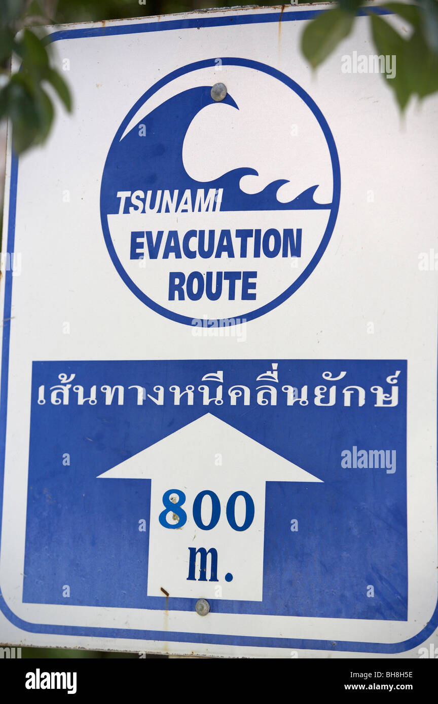 Señal de peligro de tsunami, Tailandia Foto de stock