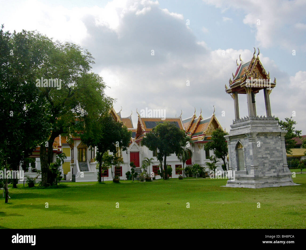 Tailandia, Bangkok, Wat Benchamabohit templo, vistas al exterior Foto de stock