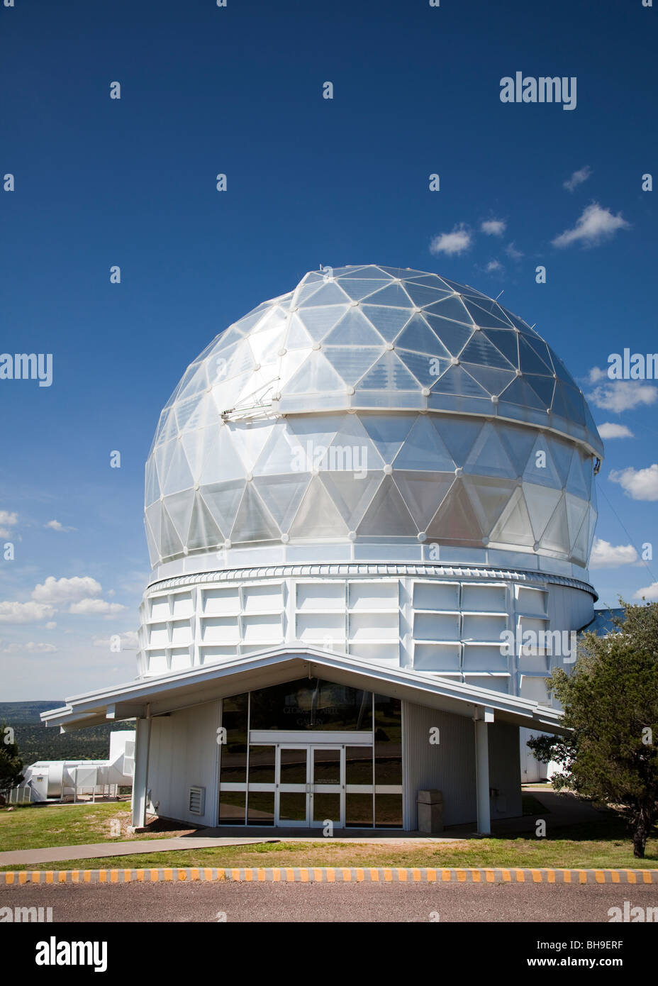 Telescopio Hobby-Eberly cúpula y George T. Abell galería Observatorio McDonald de Fort Davis, Texas, EE.UU. Foto de stock