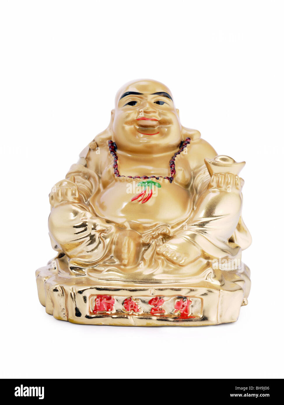 Estatuilla dorada de Buda sentado sobre blanco Foto de stock