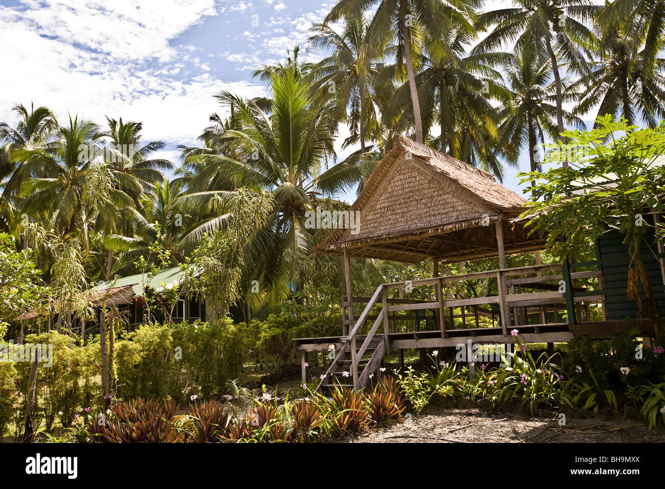 Uepi Island en el corazón de Marovo Lagoon es un excepcional talladores de mercado de las Islas Salomón Foto de stock