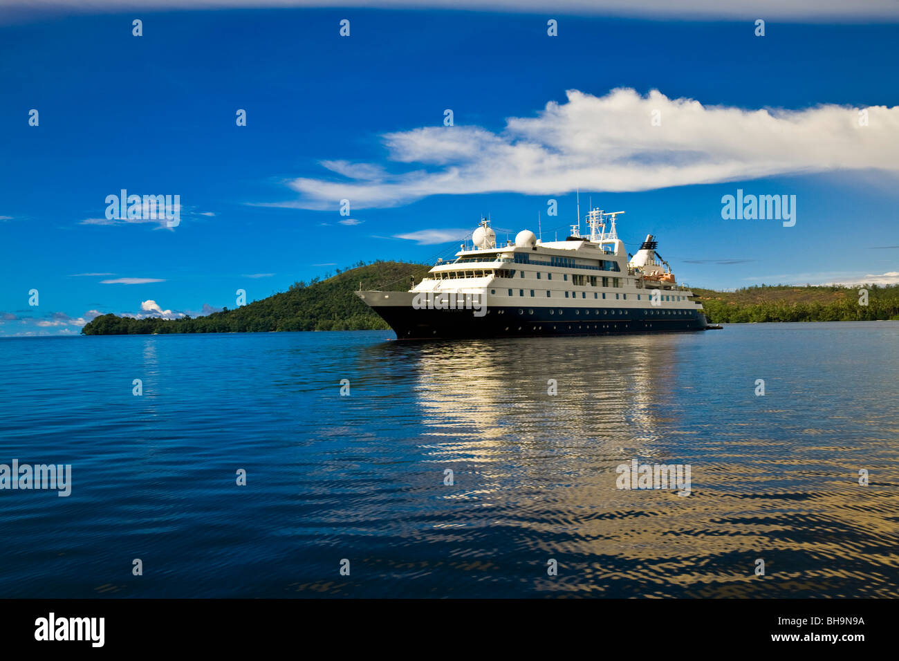 El alemán construido basado en Australia crucero de expedición Las Islas Salomón Islas Nggela Orion Foto de stock