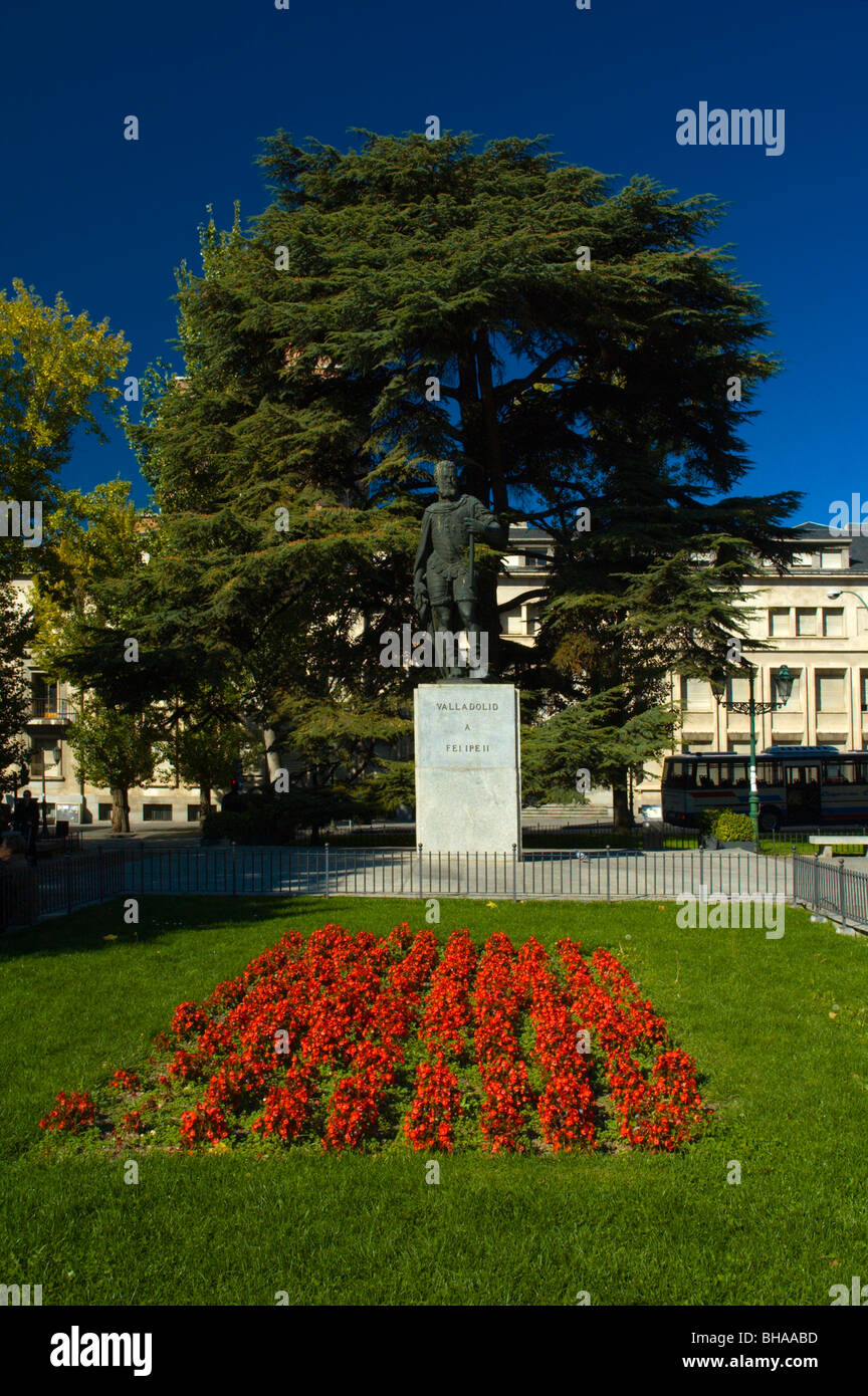 Estatua de Felipe II en la Plaza de San Pablo el centro de Valladolid Castilla y León España Europa Foto de stock