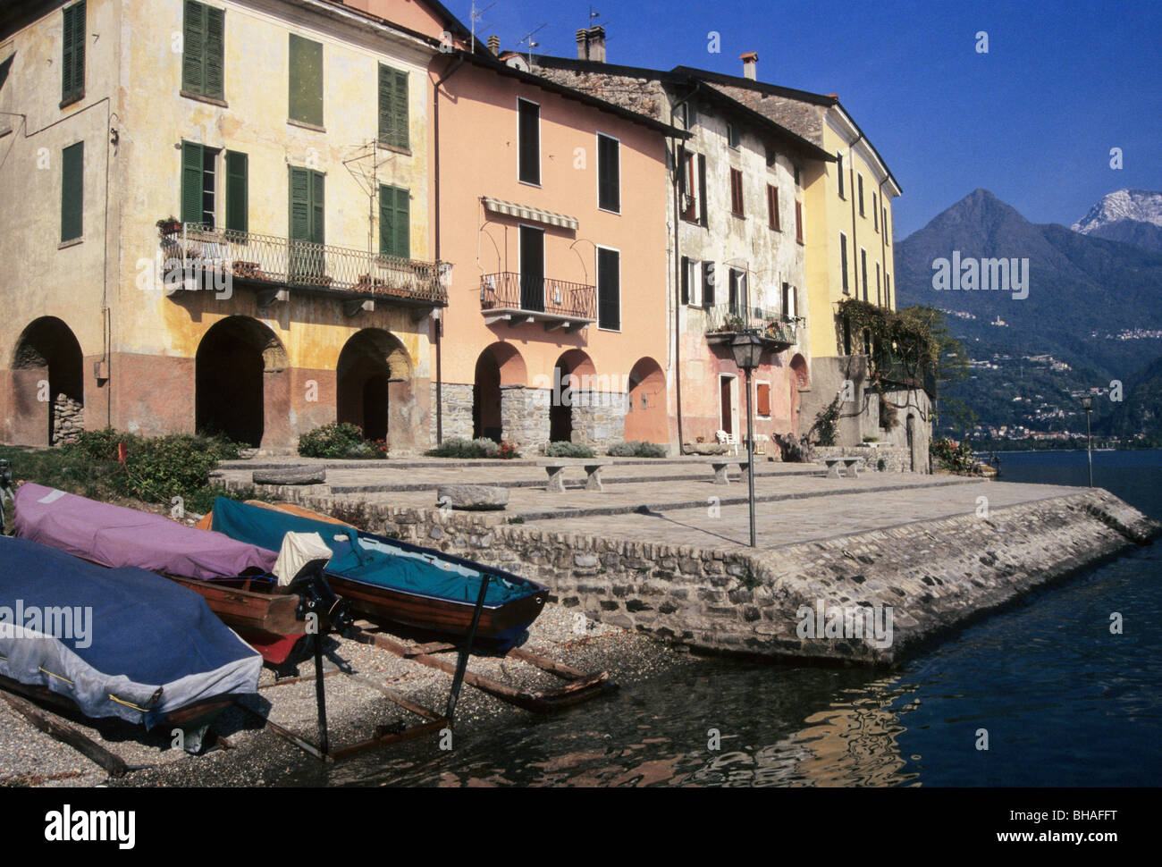 Aldea de Santa Maria Rezzonico en la orilla del Lago de Como - Italia Foto de stock