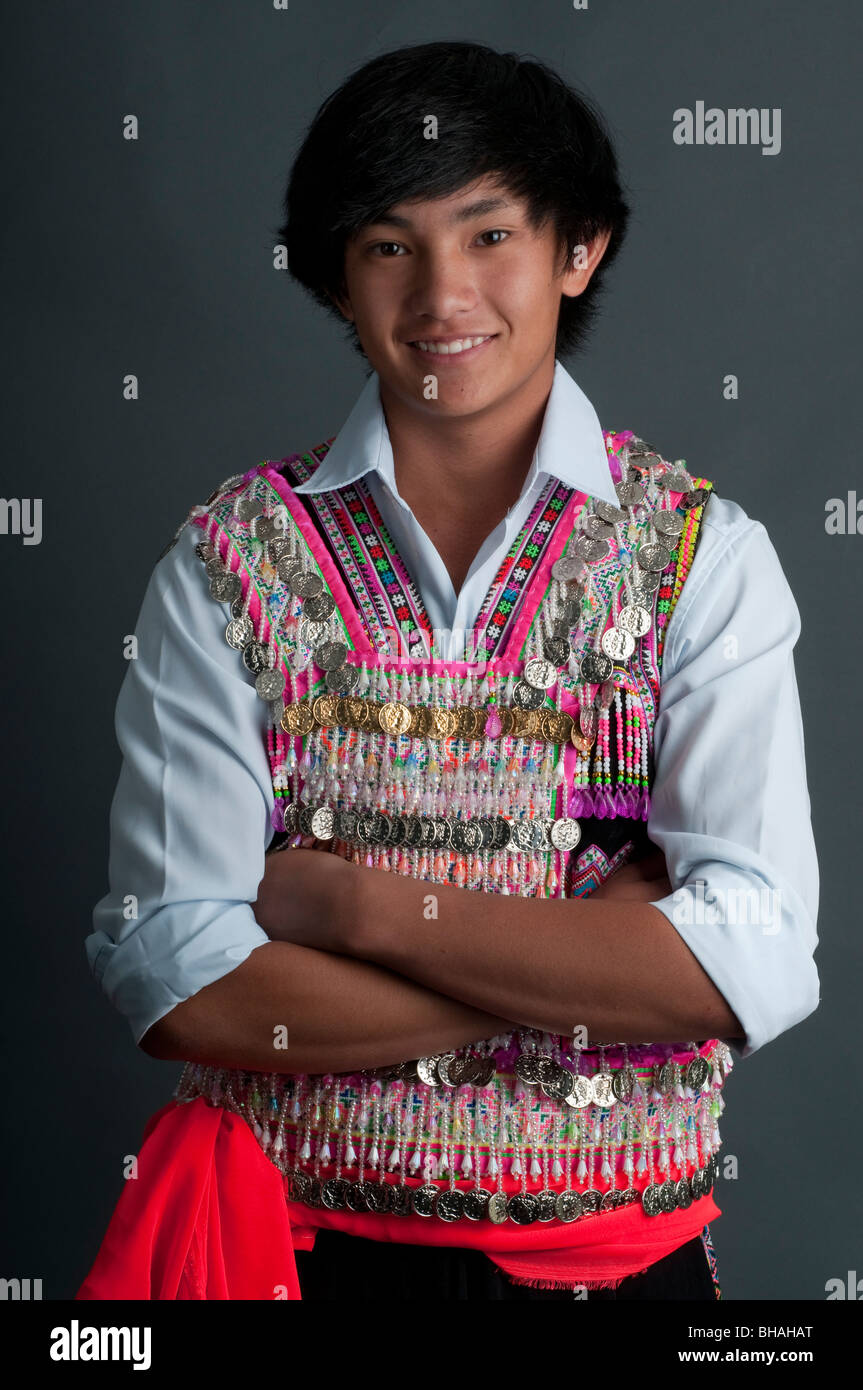 Un joven muchacho de 14 años de edad antecedentes Lao-Hmong Foto de stock