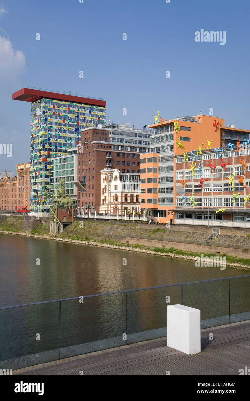 Edificios de oficinas, MEDIENHAFEN, Media Harbour, Dusseldorf, el río Rin, al norte del Rin, Alemania WHESTPHALIA Foto de stock
