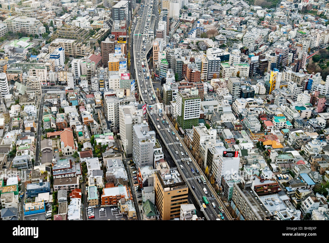 Vista aérea de la autopista y la expansión urbana, Tokio, Japón. Foto de stock