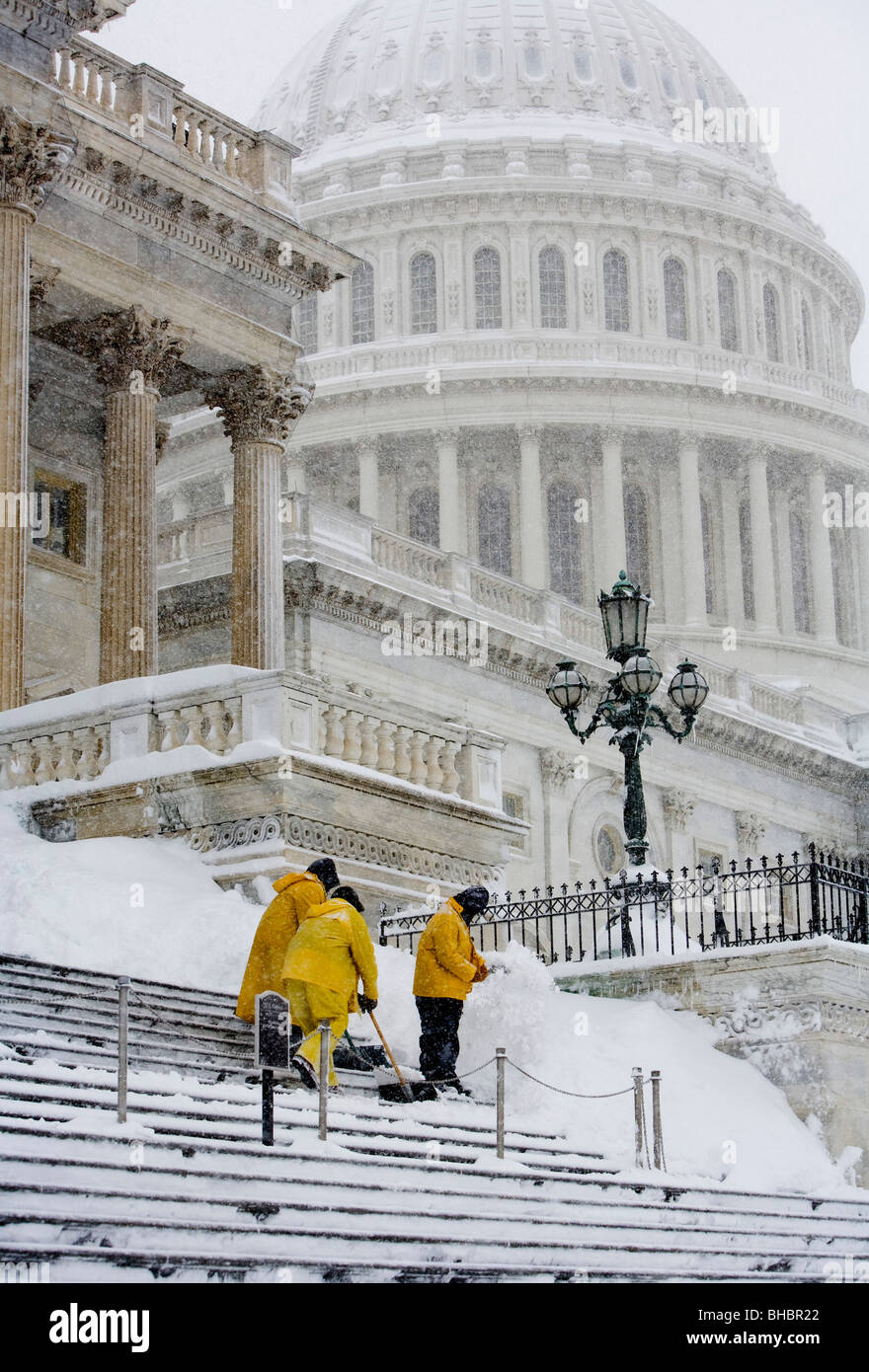 Escenas de nieve alrededor del edificio del Capitolio de los Estados Unidos Foto de stock