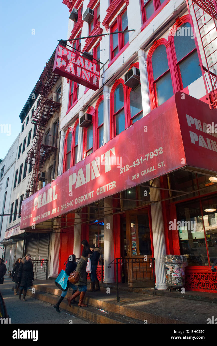 La Perla pintura arte descuento tienda de alimentación en Canal Street en  Nueva York Fotografía de stock - Alamy