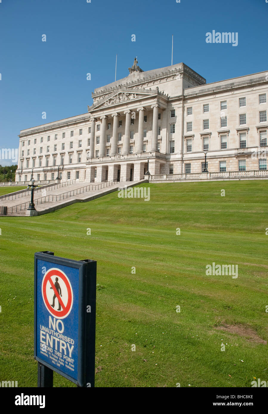 No hay señal de entrada a los edificios del Parlamento Belfast Foto de stock