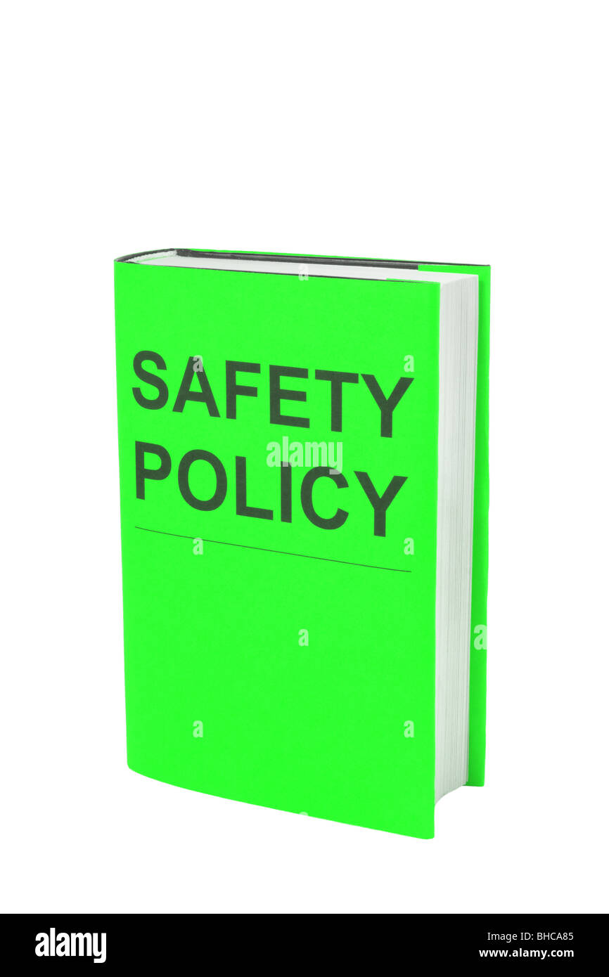 Libro con cubierta verde que indica que la política de seguridad. Cortar sobre fondo blanco. Foto de stock