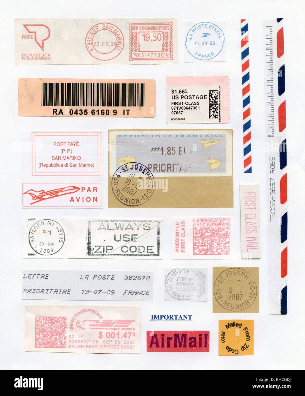 Colección de sellos postales de correo en todo el mundo Foto de stock