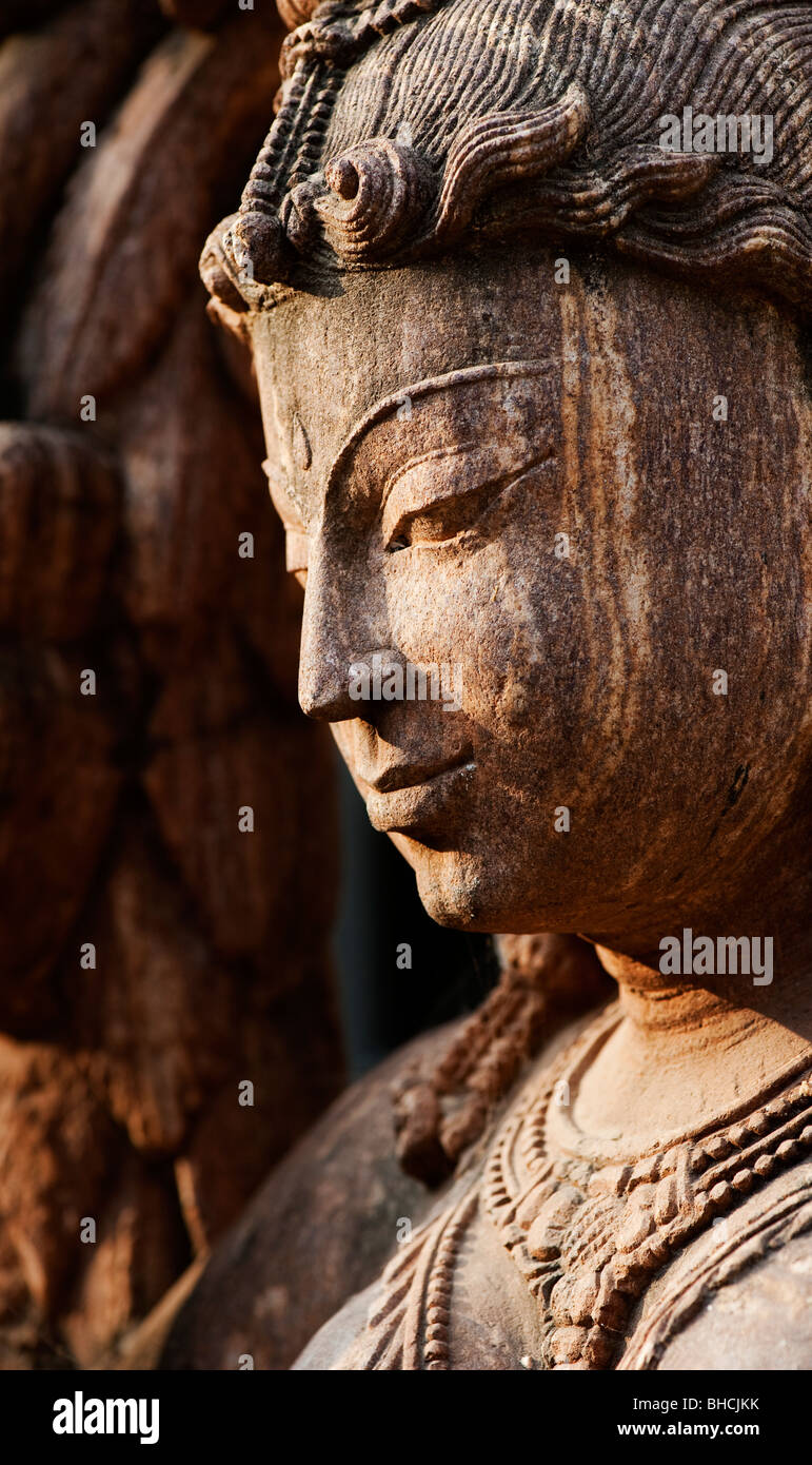 Diosa hindú deidad Stone Temple estatua. En Andhra Pradesh, India Foto de stock