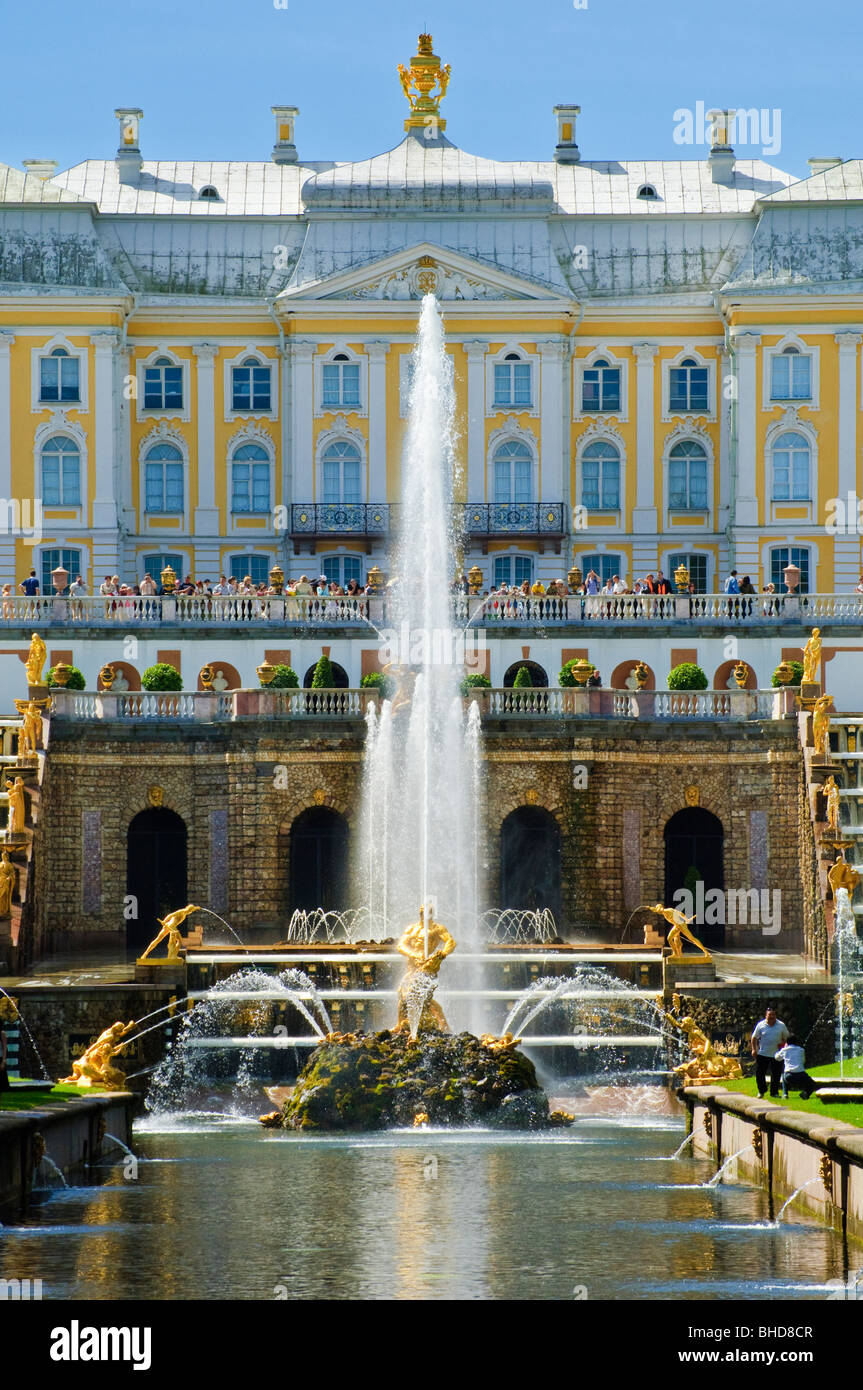 Dvorets Bolshoi (el Grand Palace), Peterhof (Petrodvorets), San Petersburgo, Rusia Foto de stock