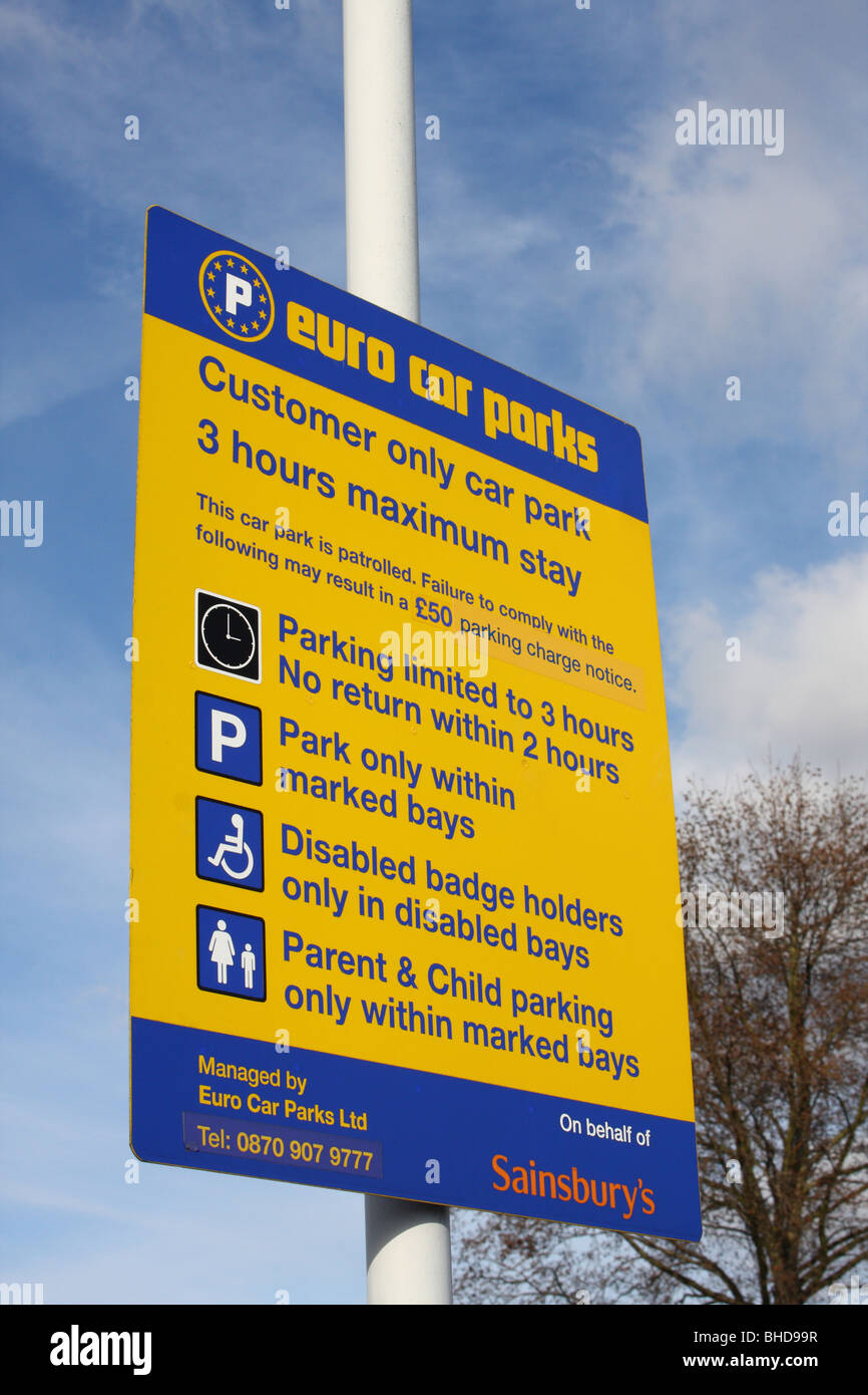 Un Euro Car Parks firmar en un aparcamiento de supermercados del Reino Unido. Foto de stock