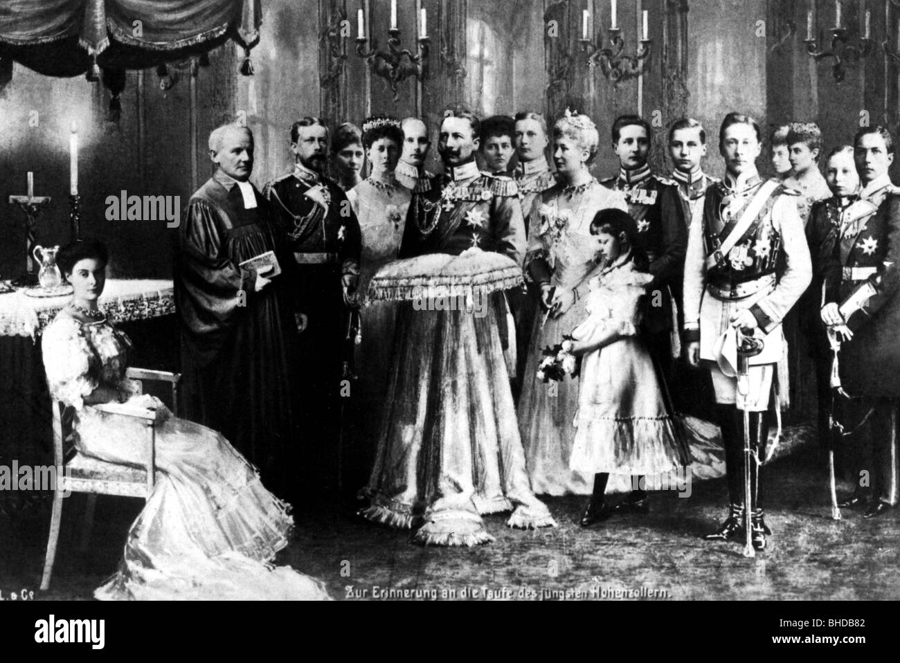 Guillermo II, 27.1.1859 - 4.6.1941, emperador alemán 15.6.1888 - 9.11.1918, con familiaridad, fotomontaje, bautismo de su nieto Wilhelm, 29.9.1906, , Foto de stock