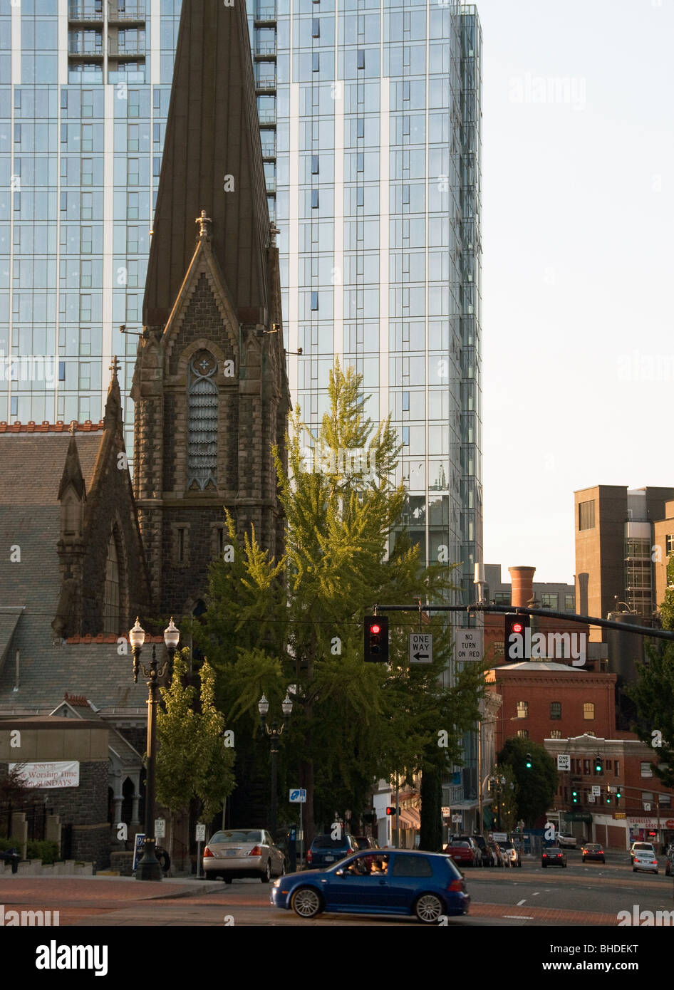 12Th Avenue, Portland Avenue hacia el norte mostrando una gran variedad de arquitectura de Portland. Foto de stock