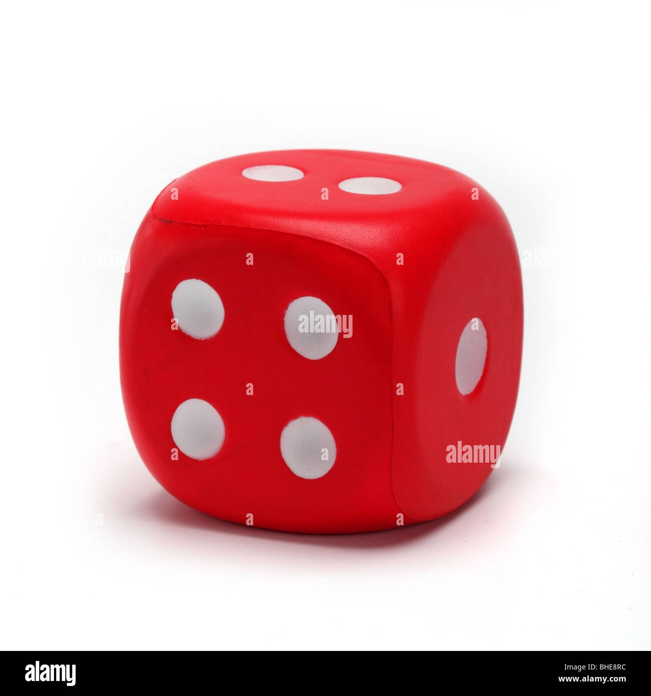 Dado rojo fondo blanco de juegos del casino de la apuesta de juego juguete  prenda adicción dinero fácil Fotografía de stock - Alamy