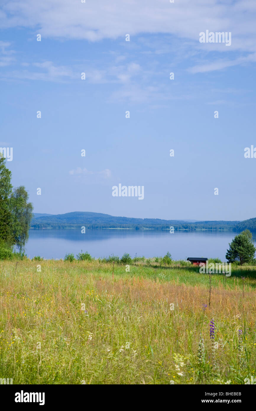 Vista sobre el lago Hugn en Varmland, Suecia. Foto de stock