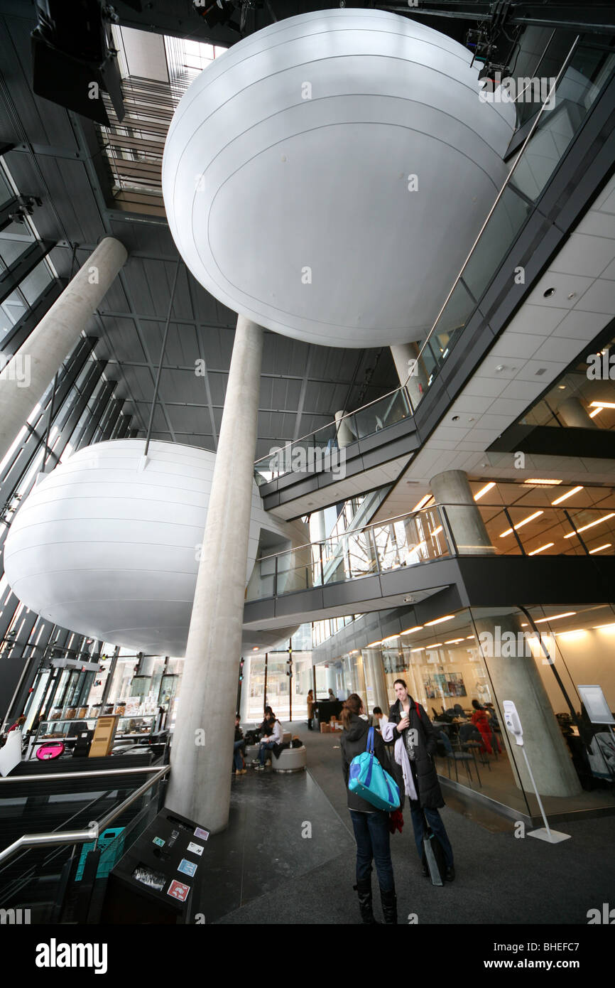 La arquitectura moderna de la Universidad de Toronto, Canadá farmacia