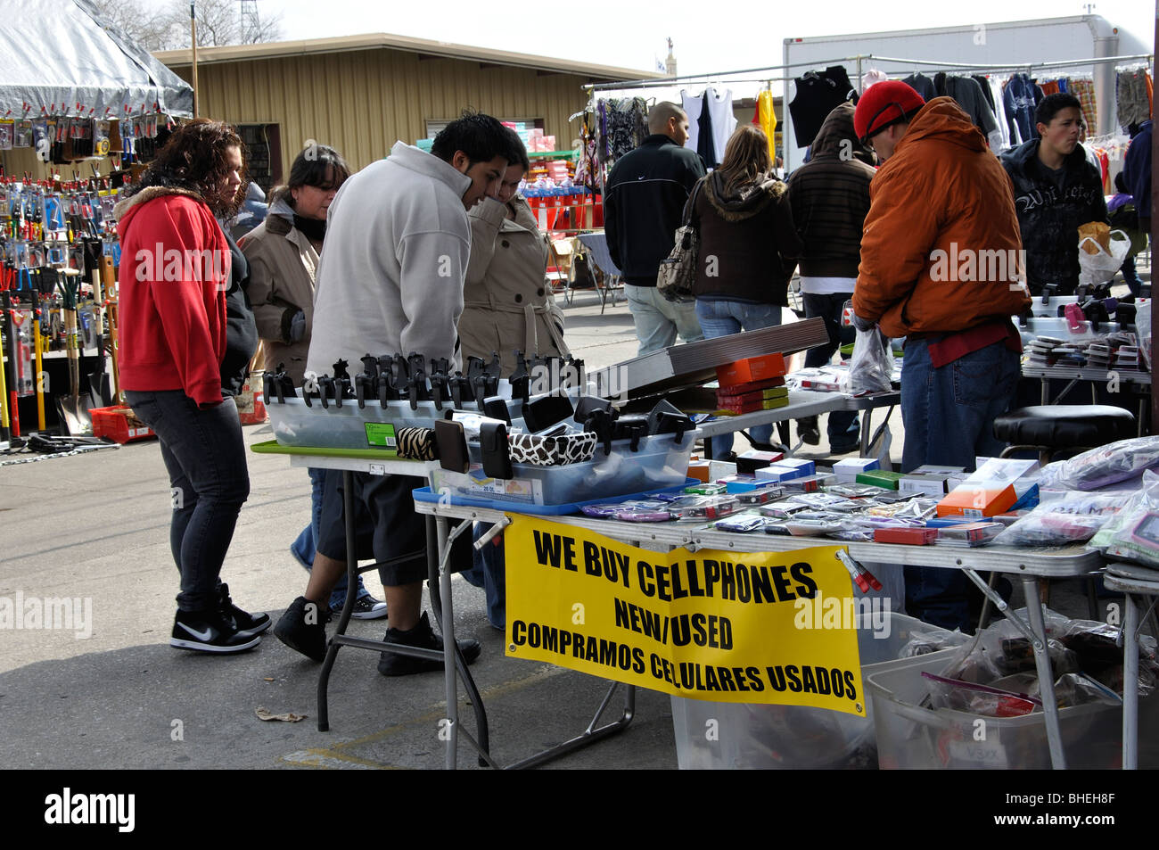 Barato o teléfonos celulares usados en venta en Traders Village - el mayor  mercado de pulgas en Texas, Grand Prairie, TX, EE.UU Fotografía de stock -  Alamy