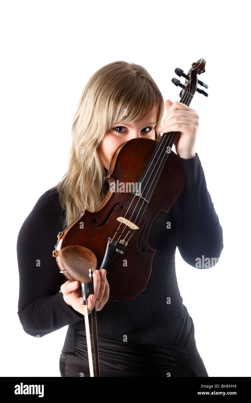 Retrato de una joven violinista. Aislado sobre fondo blanco. Foto de stock