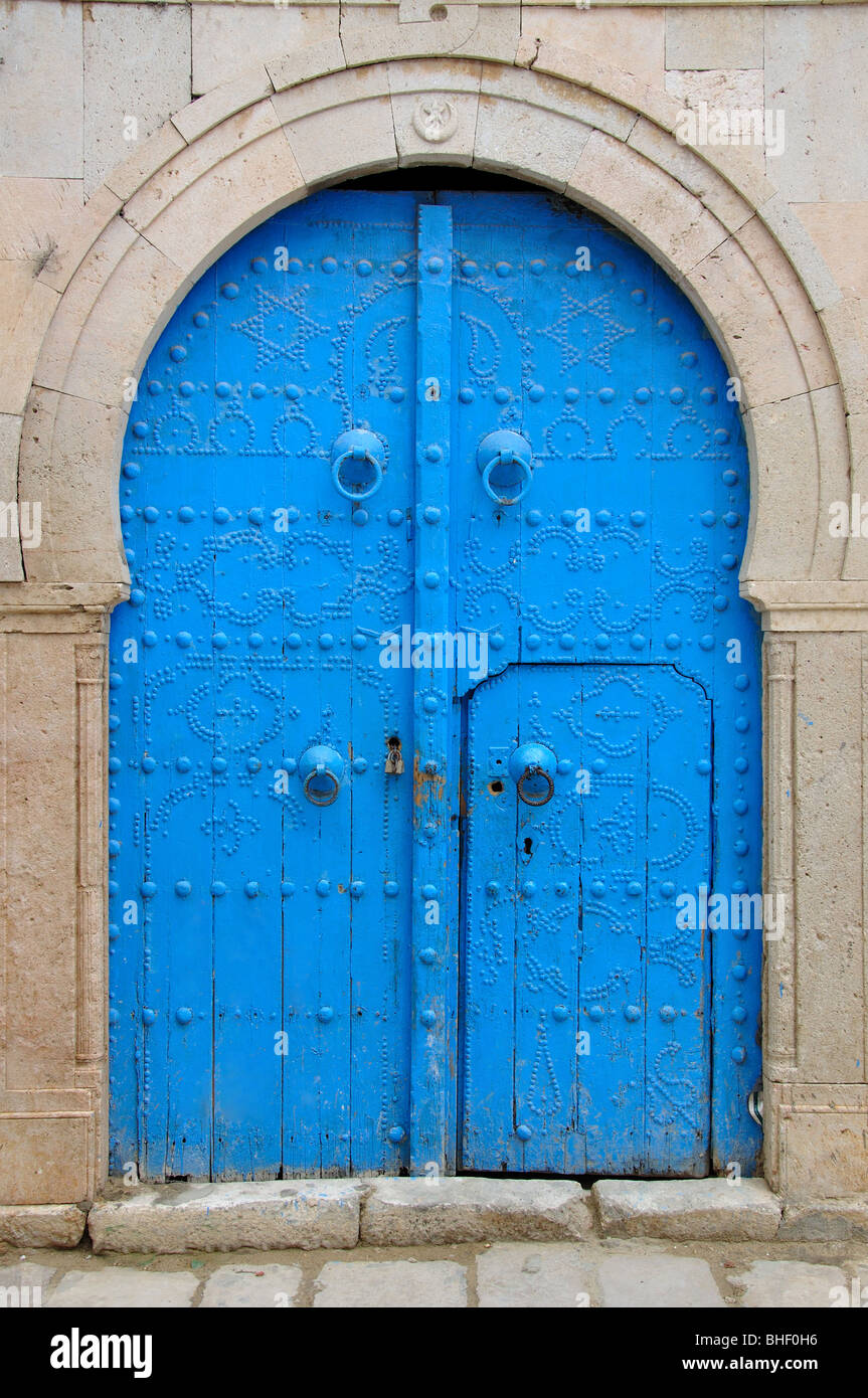 Puerta azul típica, Sidi Bou Said, Gobernación de Túnez, Túnez Fotografía  de stock - Alamy