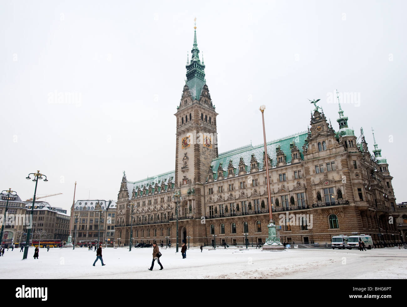Hamburgo Rathaus o Ayuntamiento edificio histórico en invierno Alemania Foto de stock