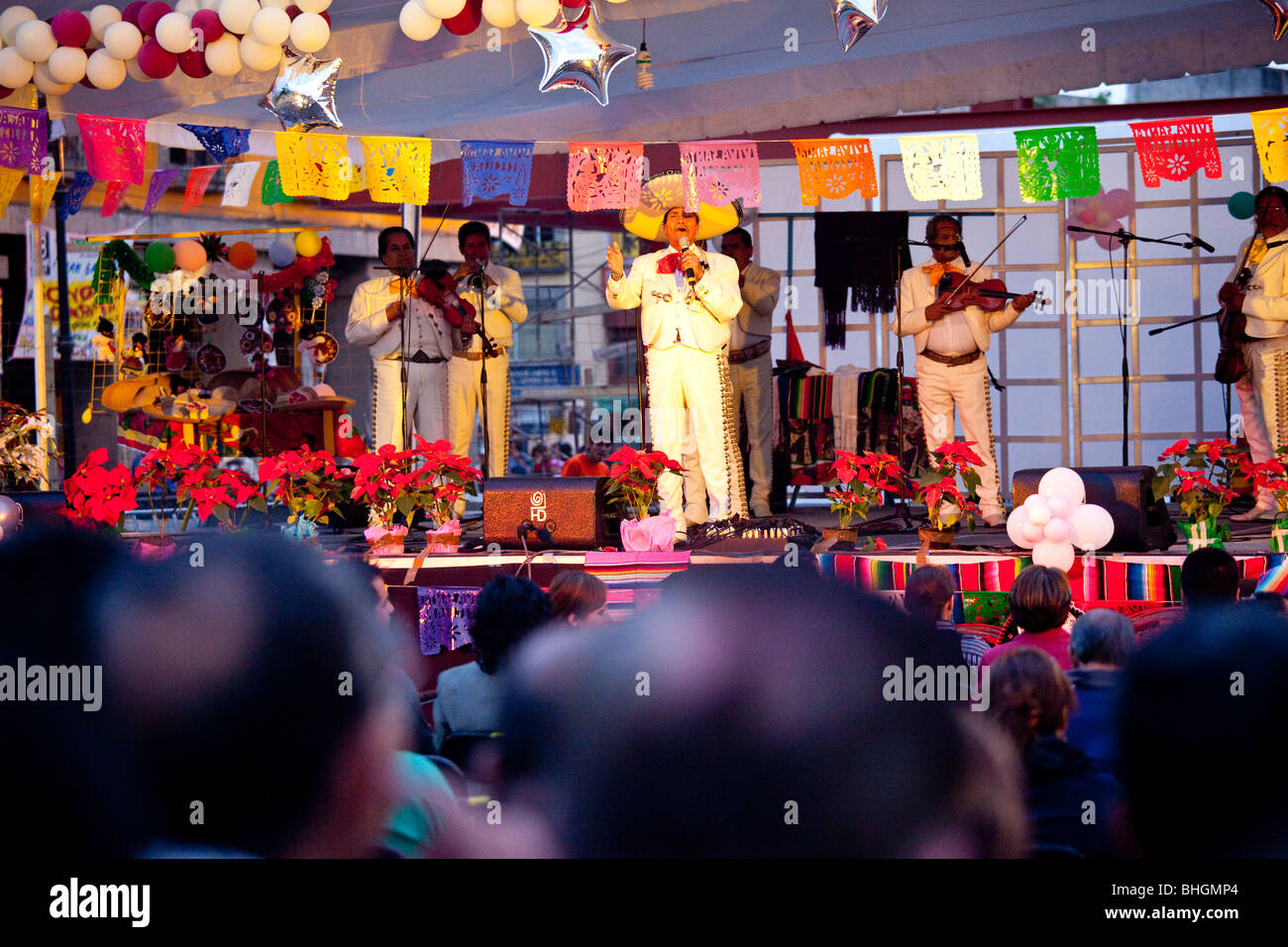 Banda de mariachis en la Plaza Garibaldi durante el Festival de Santa
