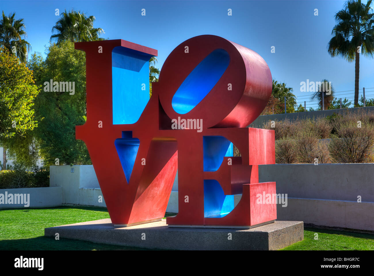 Robert Indiana 'amor' una escultura en el Scottsdale Civic Center Mall, Scottsdale, Arizona, EE.UU (HDR) Foto de stock