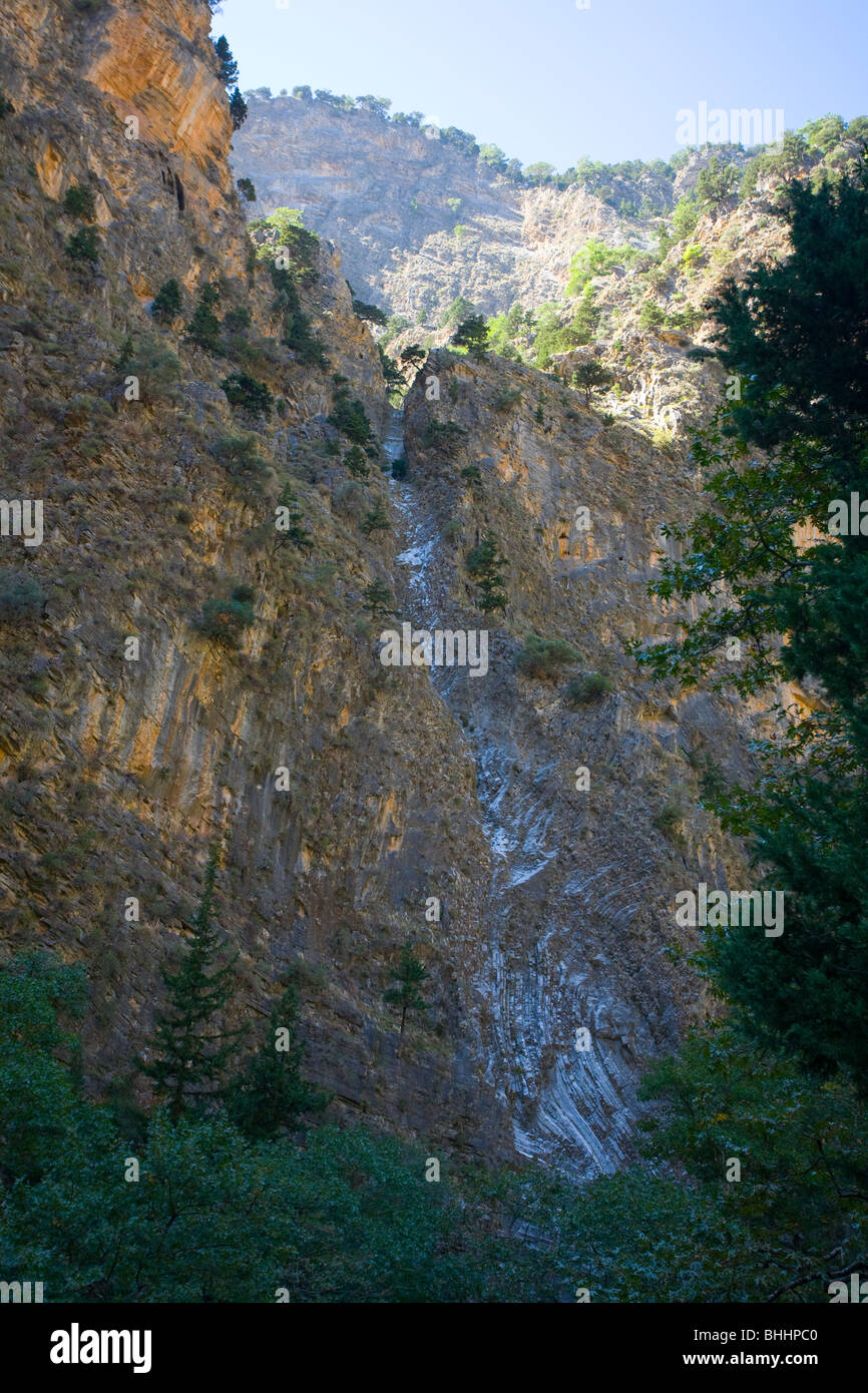 Las paredes rocosas del Samaria Gorge, Samaria Parque Nacional, Creta, Grecia. Foto de stock