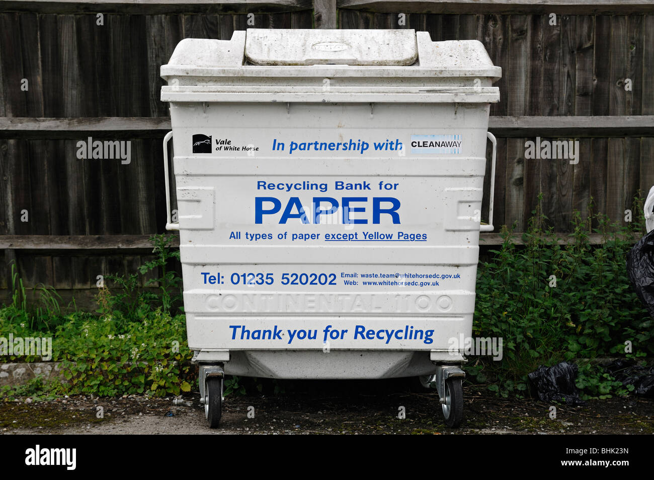 Banco de reciclaje de papel, Oxfordshire, Reino Unido. Foto de stock