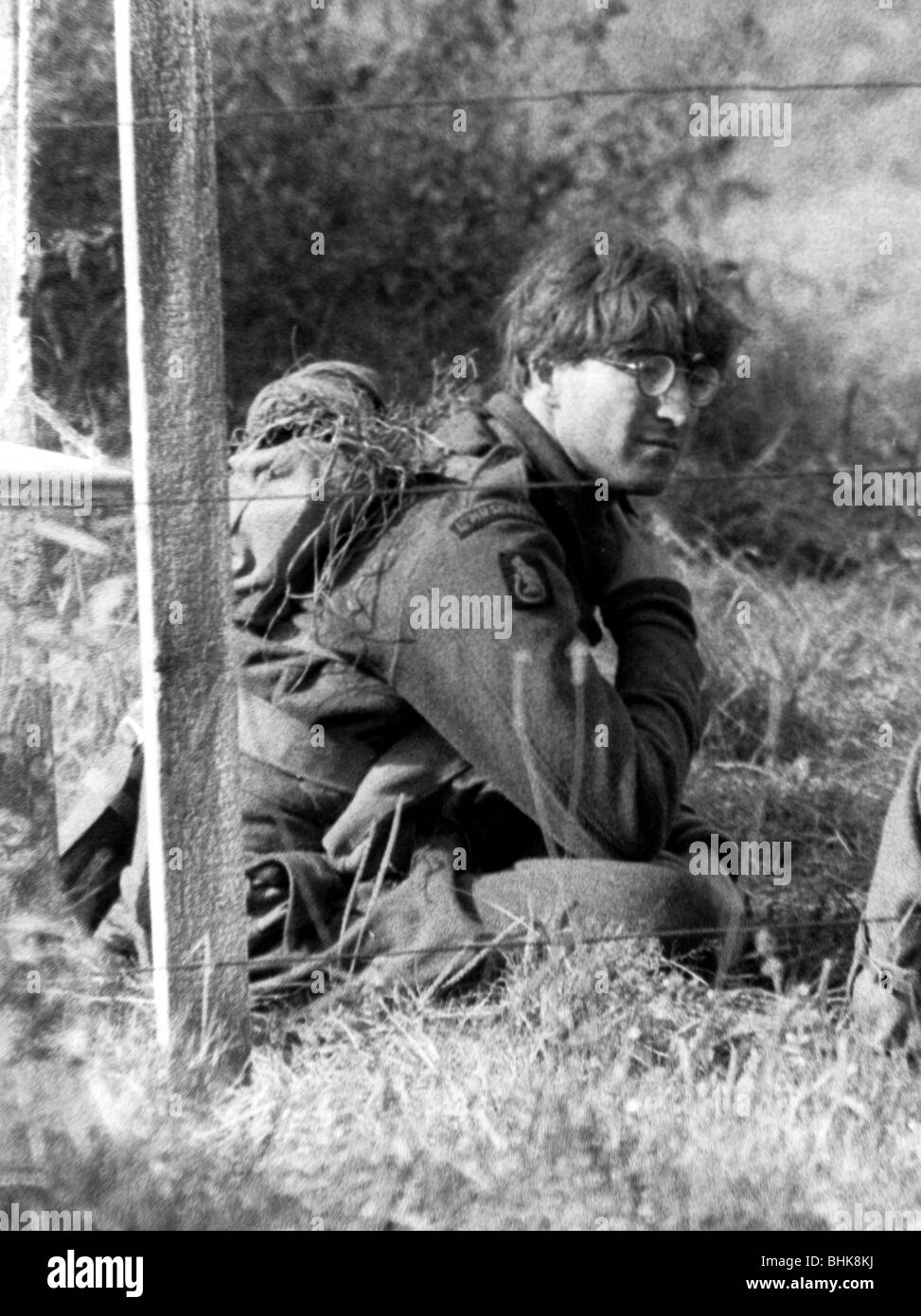 Lennon, John, 9.10.1940 - 8.12.1980, músico británico, durante el rodaje de la película "Cómo Gané la guerra", Bergen NATO Training Ground, Alemania, 1966, , Foto de stock