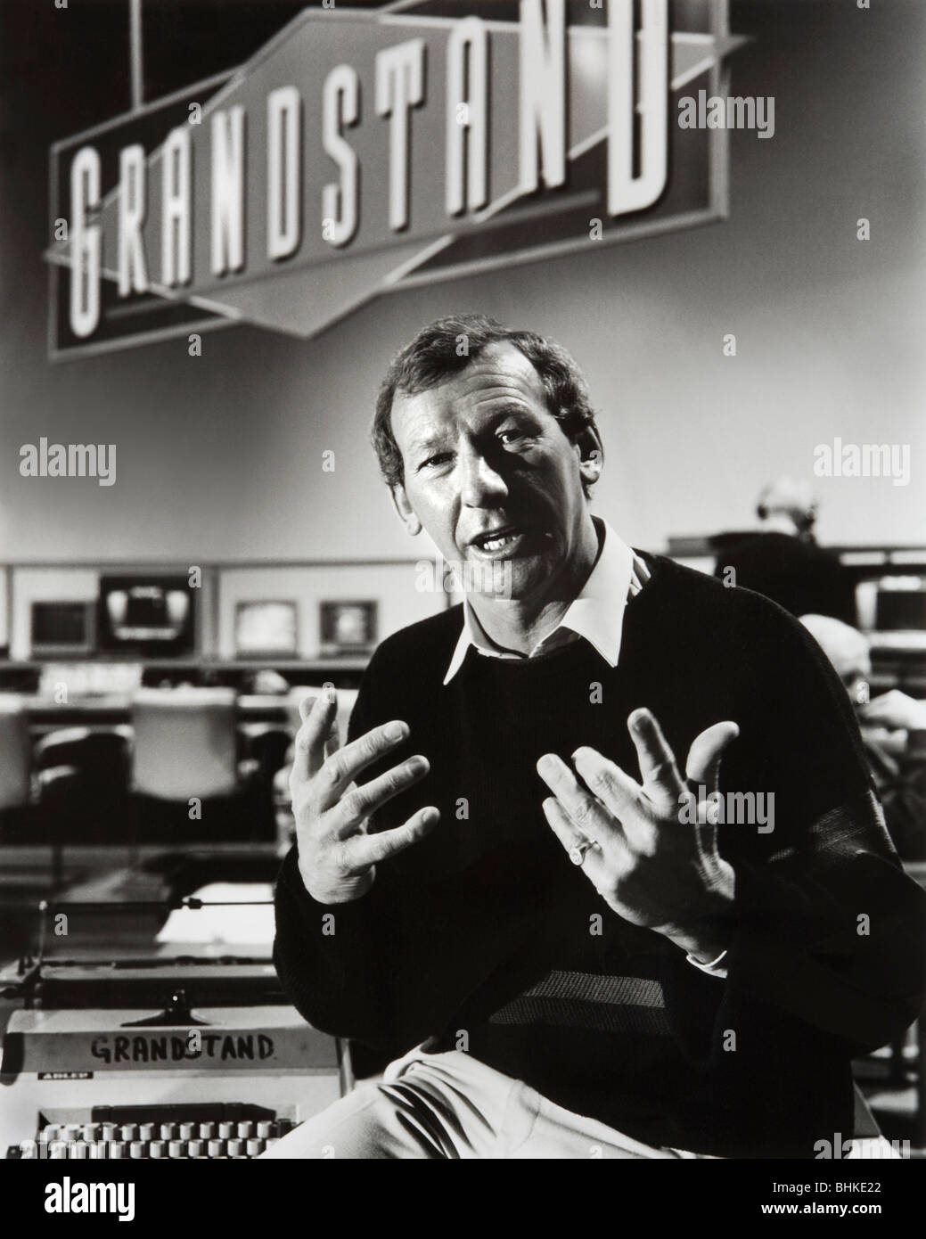 Señor Wilson OBE, en la tribuna de la BBC en 1987. Foto de stock