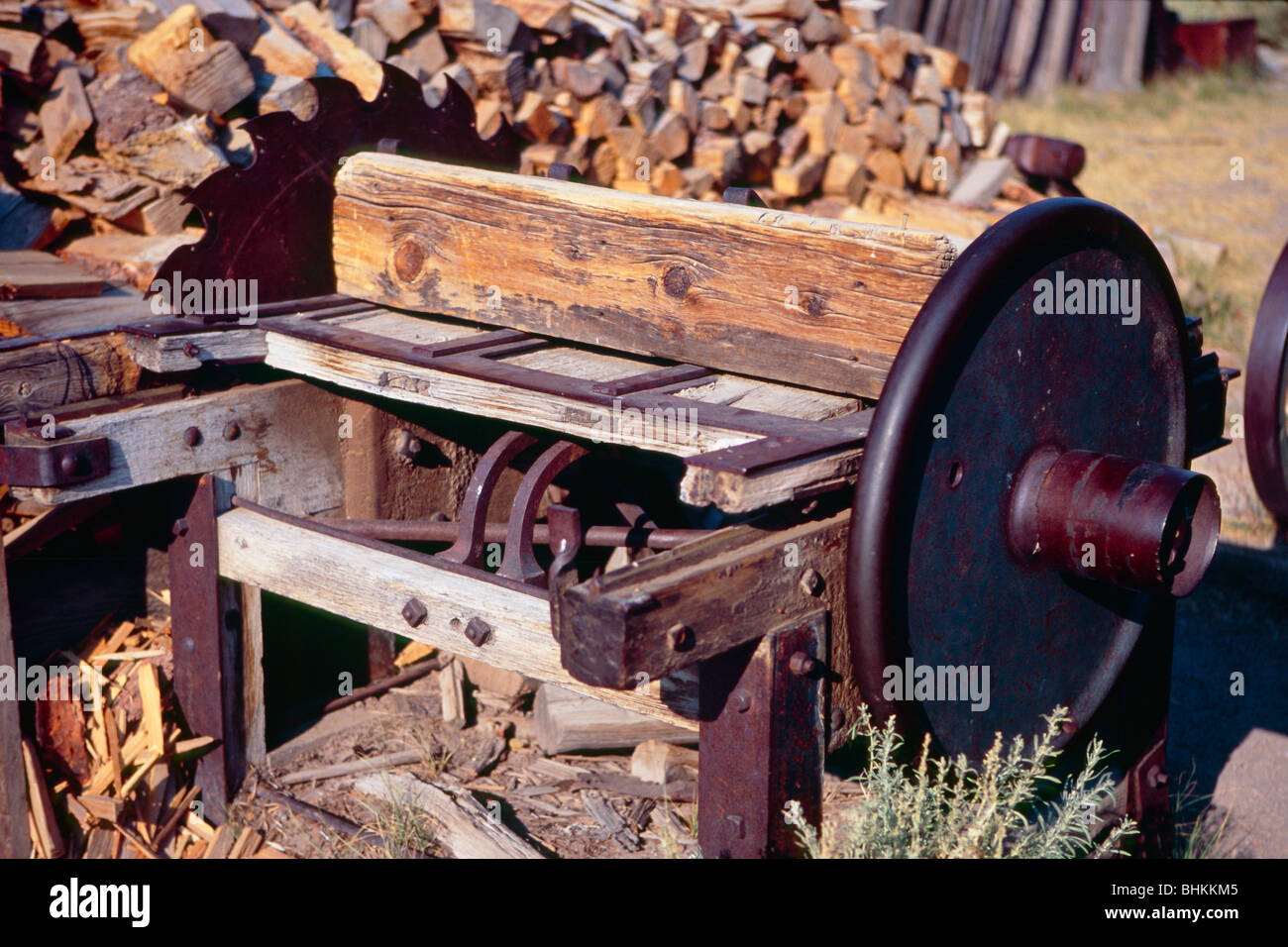 Cerca de una sierra circular, Bodie serrería, California Foto de stock