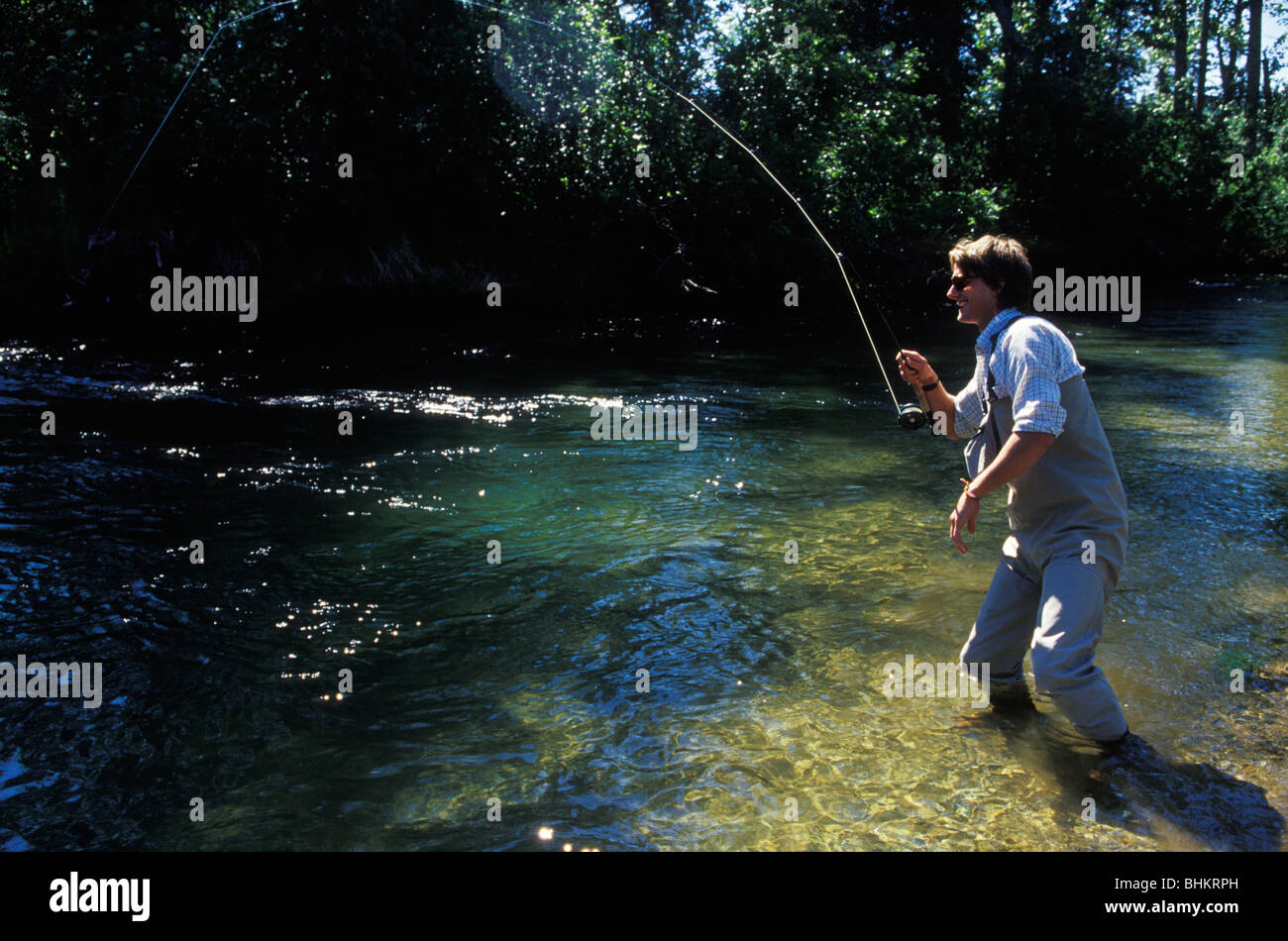 Caña de pescar doblada fotografías e imágenes de alta resolución - Alamy
