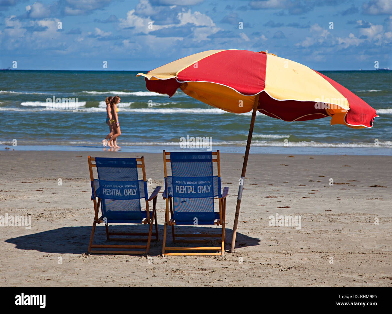 Alquiler de sombrillas de playa fotografías e imágenes de alta resolución -  Alamy