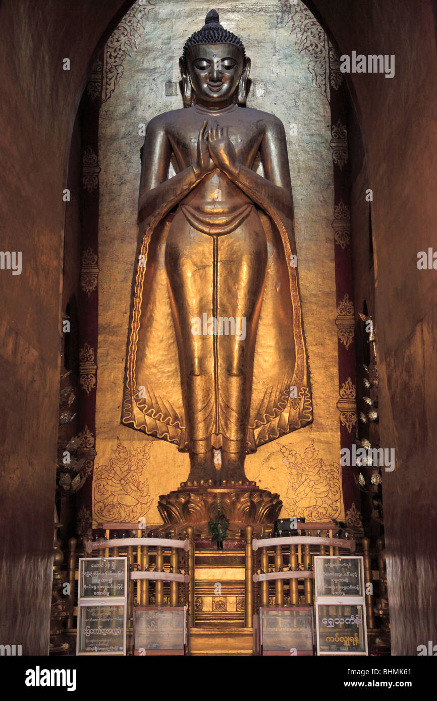 Myanmar, Birmania, Bagan, Templo Ananda, orientada al sur, la imagen de Buda Foto de stock