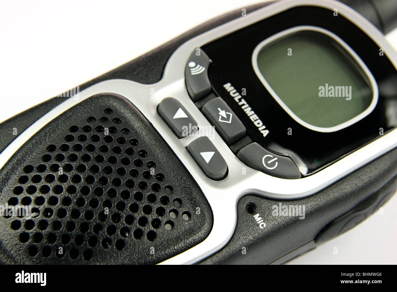 Un walkie talkie de largo alcance con sombra suave sobre un fondo blanco. Foto de stock