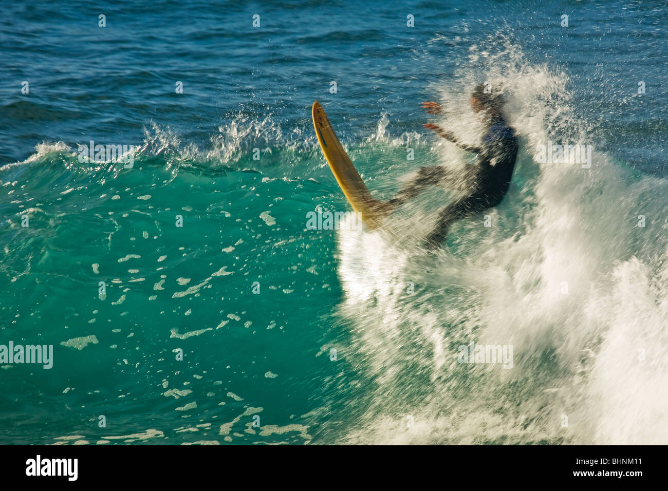 Los surfistas en el Lloret de onda en Las Palmas de Gran Canaria Foto de stock