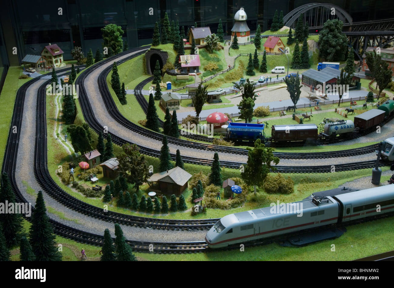 Escala HO modelo eléctrico tren de juguete tren gran escala. Dresden Alemania Fotografía - Alamy