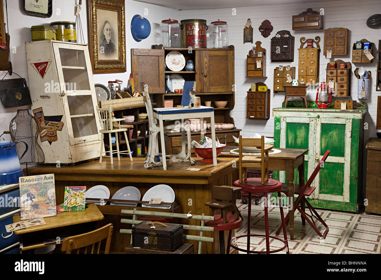 Mercadillo tienda de muebles y productos para la venta TEXAS USA Fotografía  de stock - Alamy