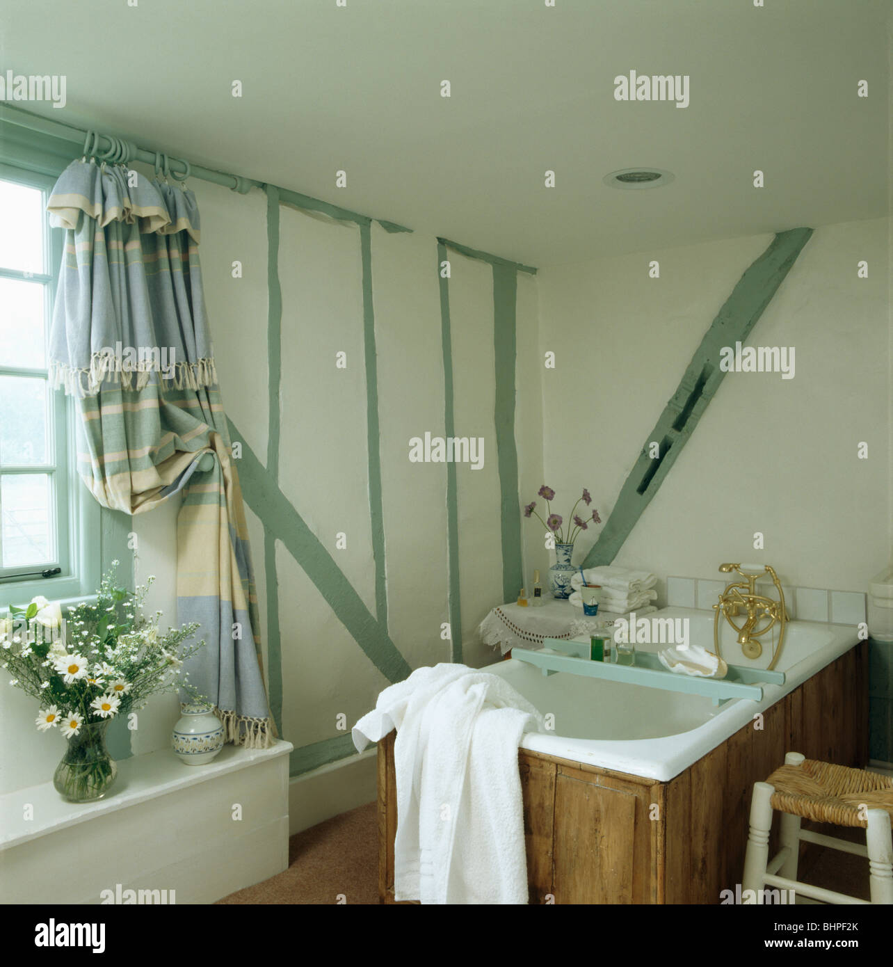 Baño de pintura para pintar fotografías e imágenes de alta resolución -  Alamy