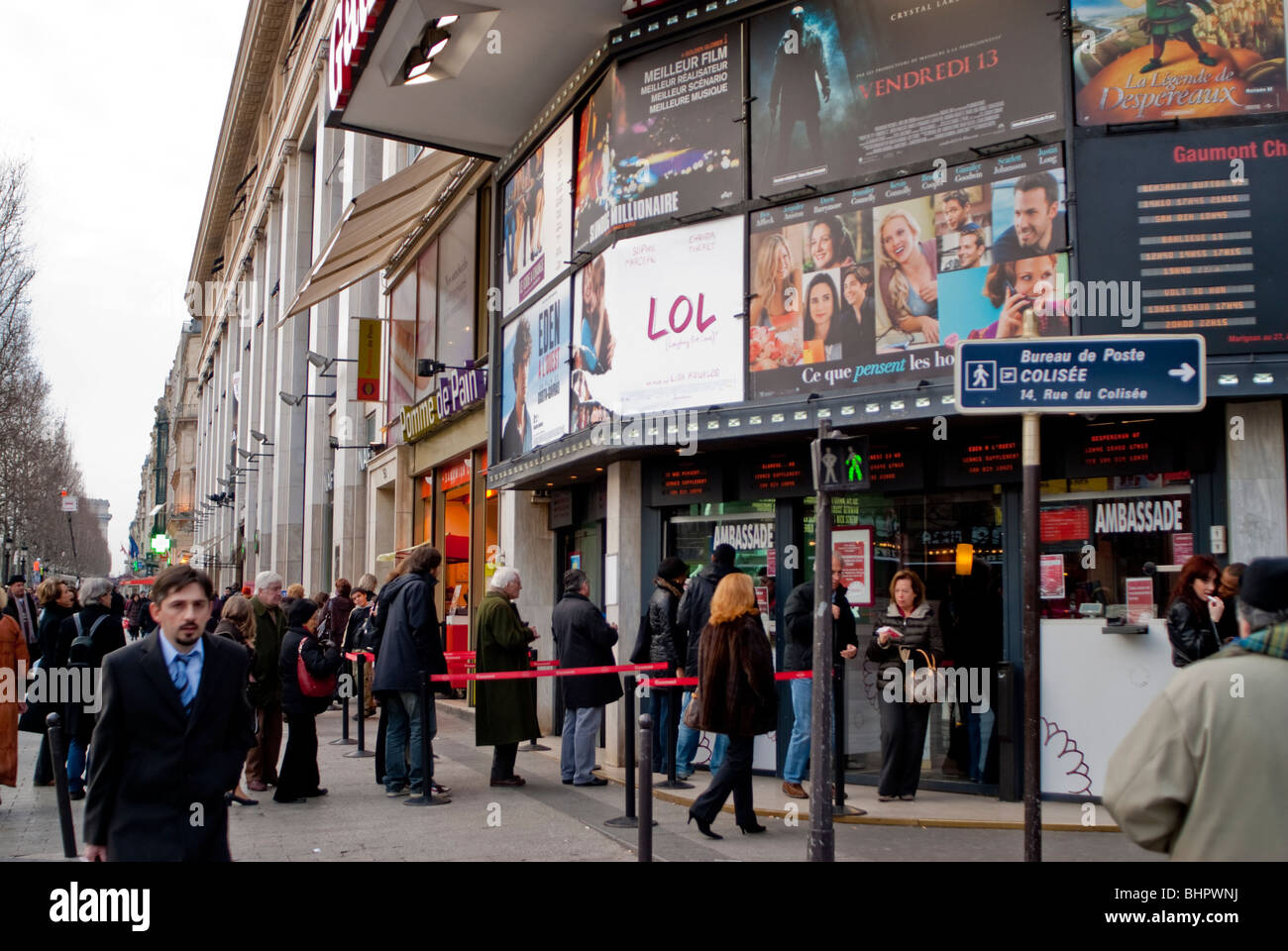 París, Francia, Gaumont Cinema Theatre, cine, Marquee, Old Movie Posters, Avenue Champs-Elysees, calle exterior [Front] Películas francesas, fuera Foto de stock